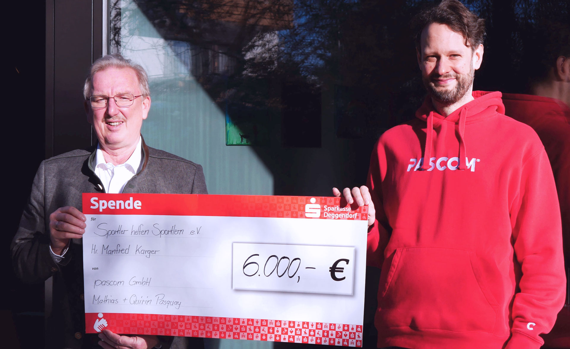 PASCOM donation to Sportler Helfen Sportlern