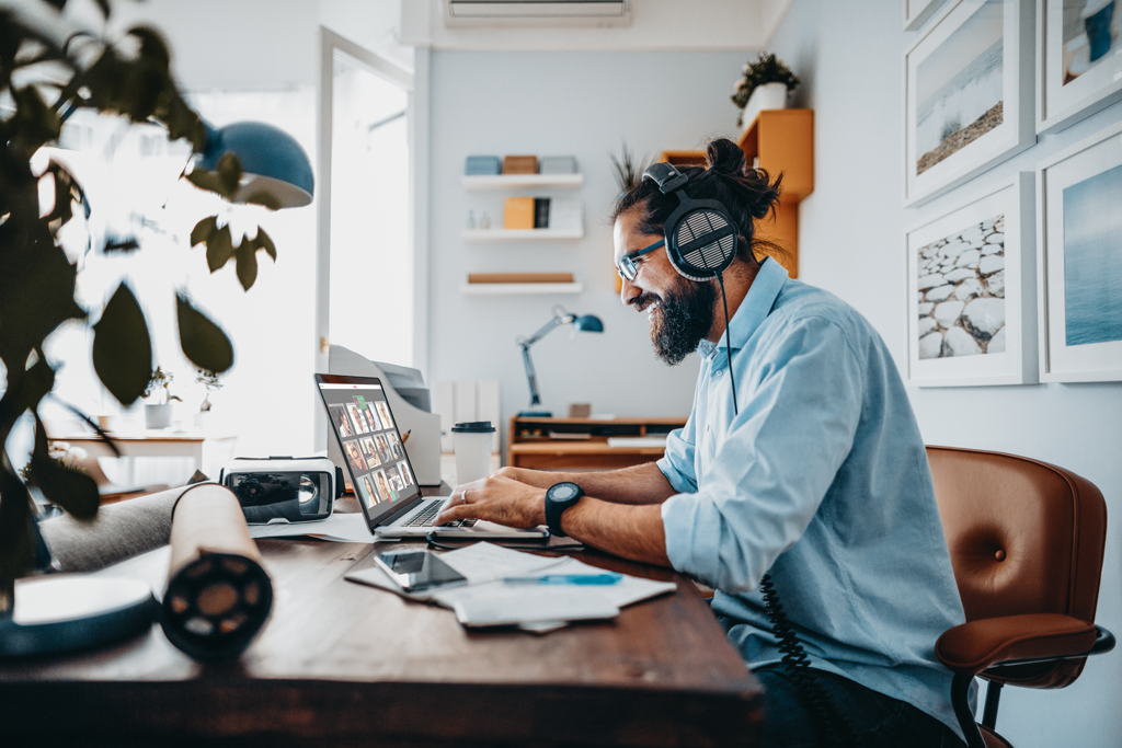 Stay connected in Home Office