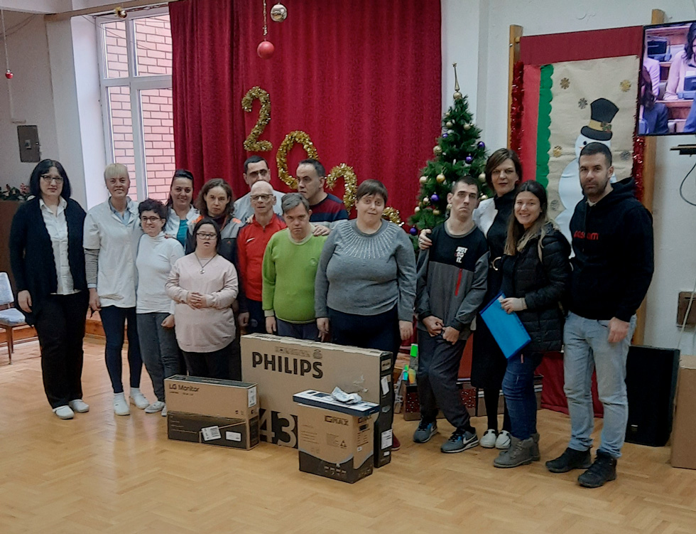 PASCOM donation to the Mara Center in Niš